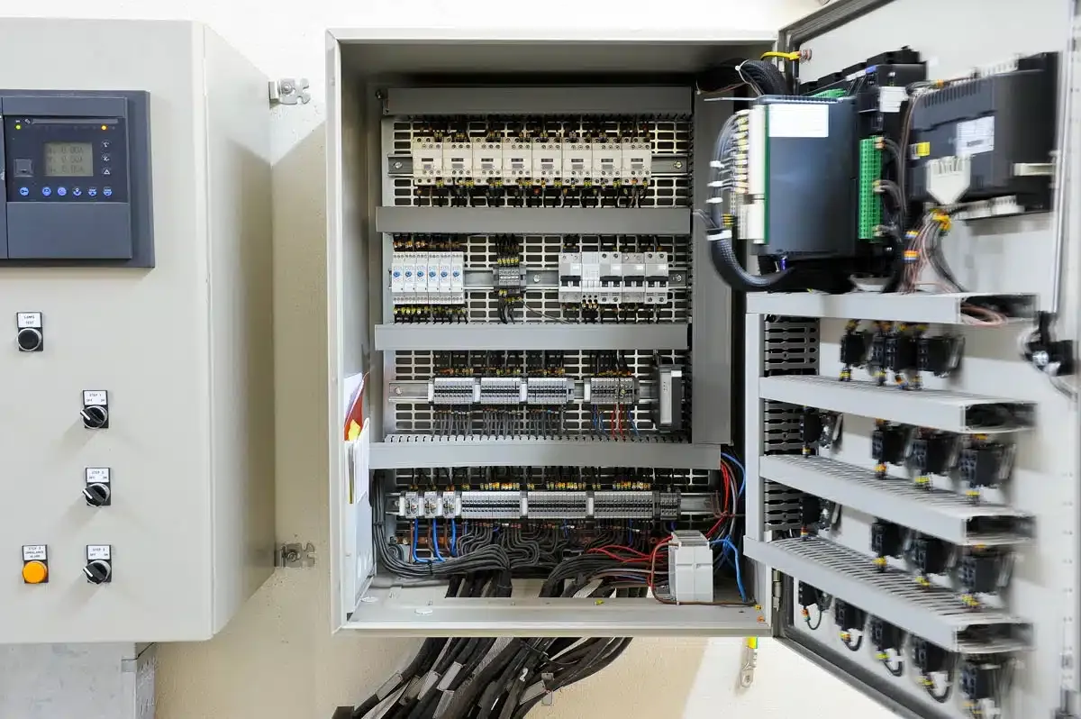 طراحی تابلو پی ال سی PLC