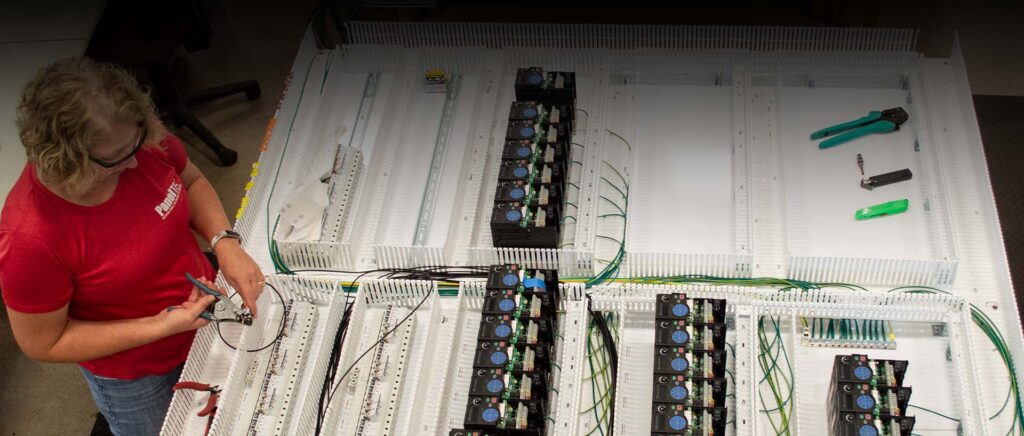 ساخت و طراحی تابلو برق صنعتی PLC