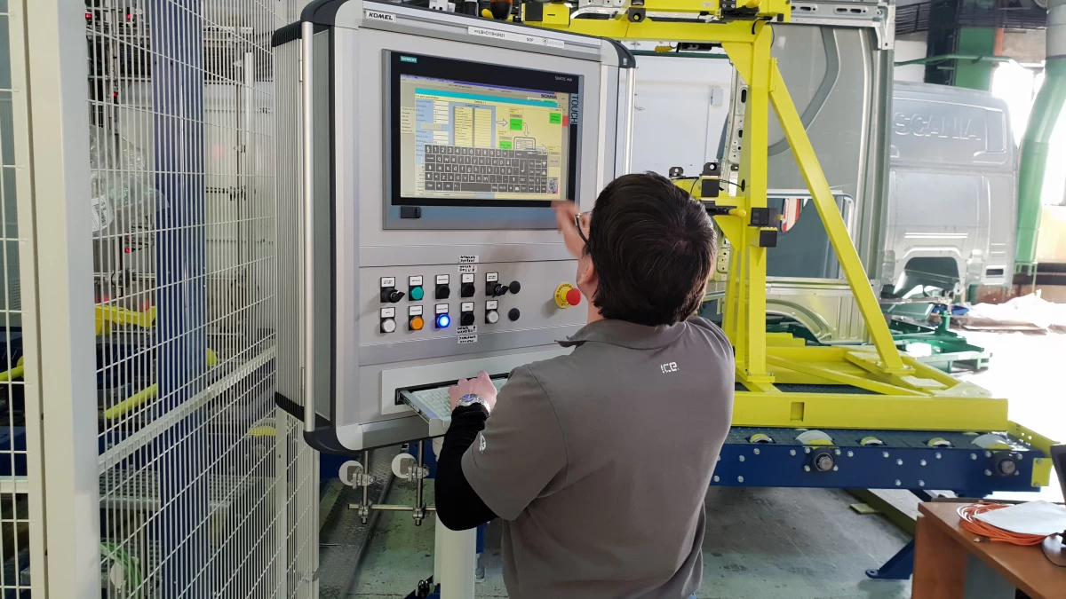 افزایش بهره وری در خطوط تولید صنعتی با PLC