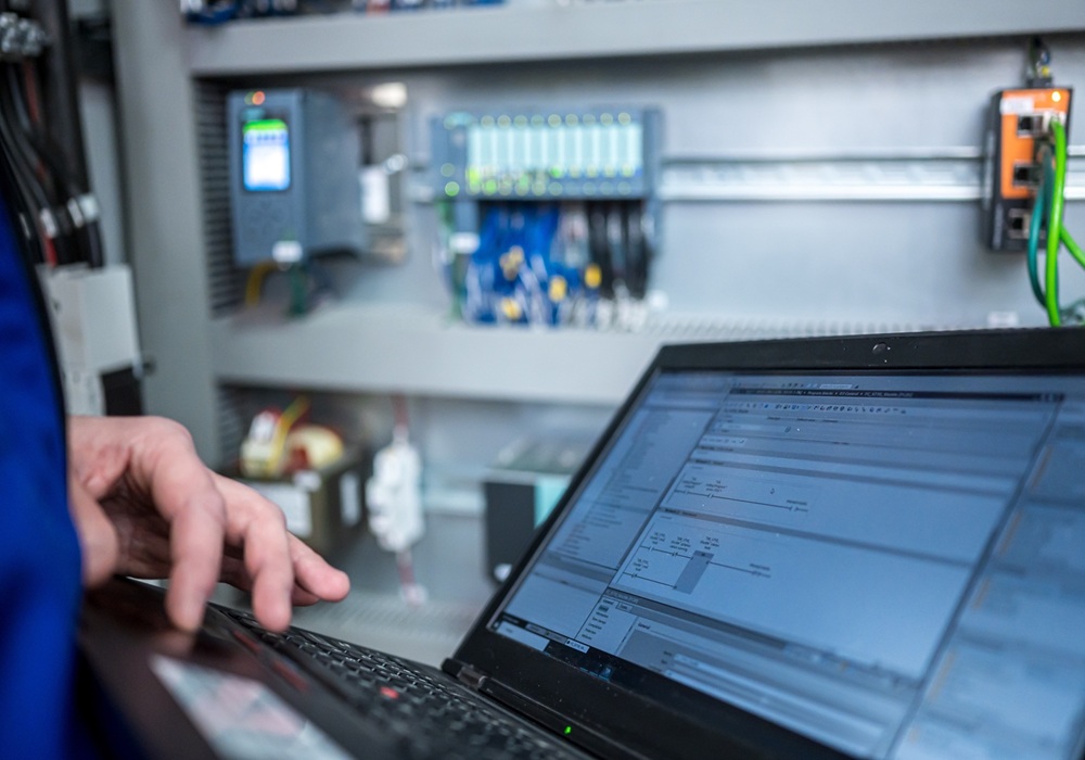 برنامه نویس پی ال سی رشت